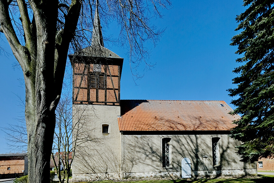 Jatznick - Dorfkirche Ansicht von hinten